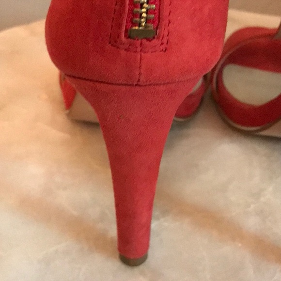 Kenneth Cole red suede heel - Picture 3 of 6